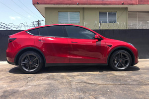 Tesla Y with Ohm Wheels Lightning